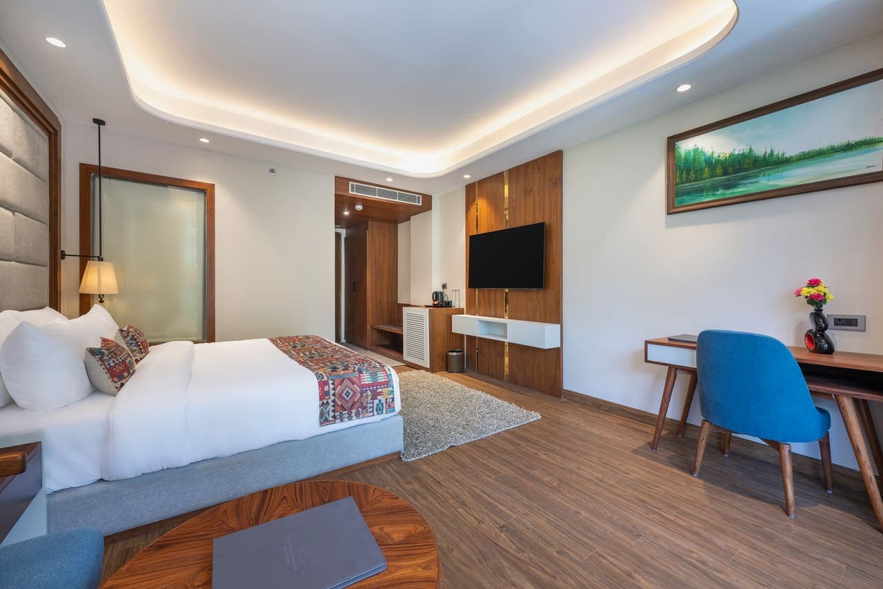 Superior Room with Breakfast - Image 1