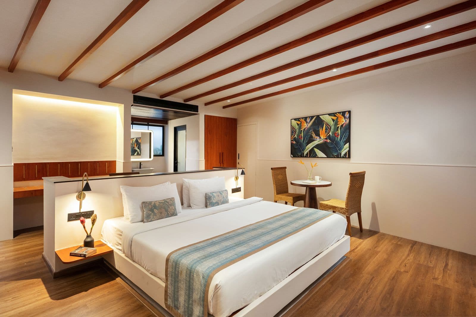 Pond View Suite Room with Breakfast - Image 1
