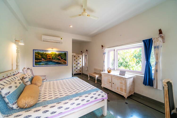 Super Deluxe Garden View Room with Breakfast - Image 1