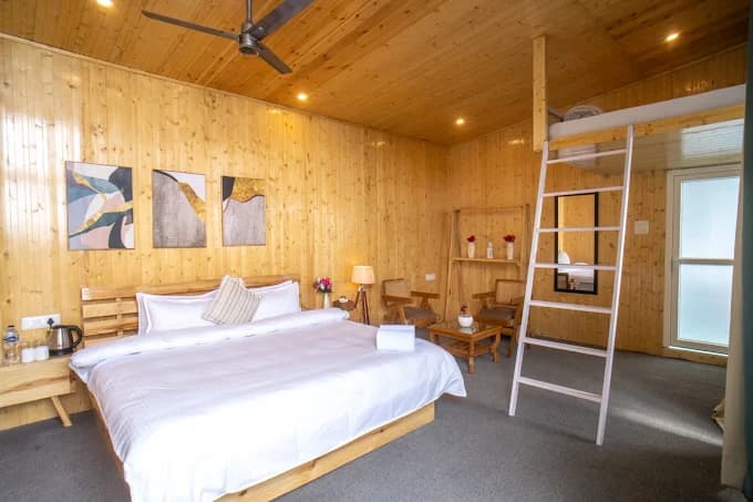 Premium Wooden Cottage with Breakfast - Image 1