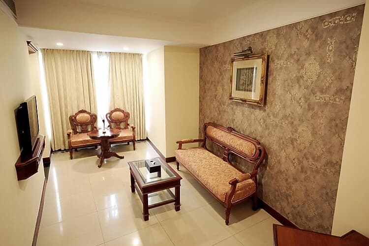 Maurya Suite Room with Breakfast - Image 1