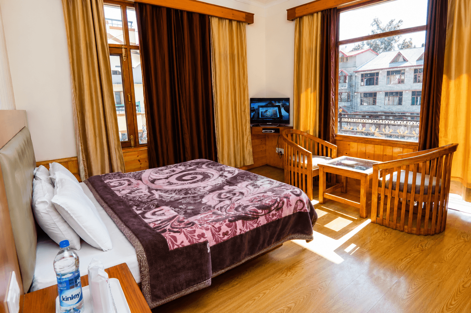 Deluxe Breakfast Room - Image 1