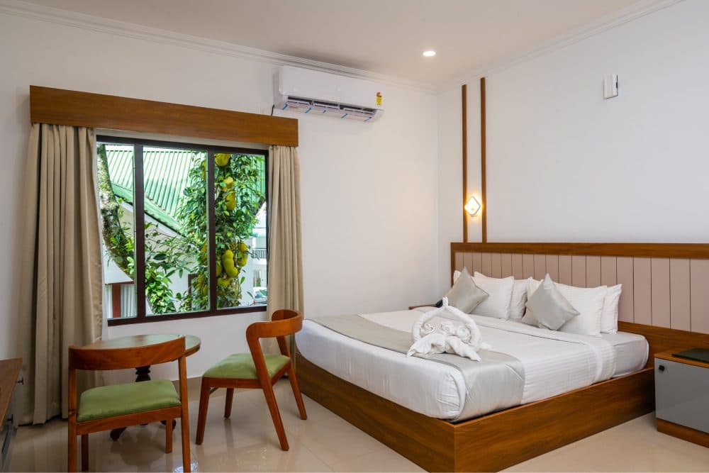 Premium Bathtub Room with Breakfast - Image 1
