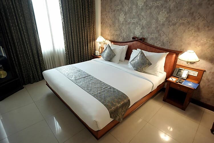 Executive Deluxe Room with Breakfast - Image 1