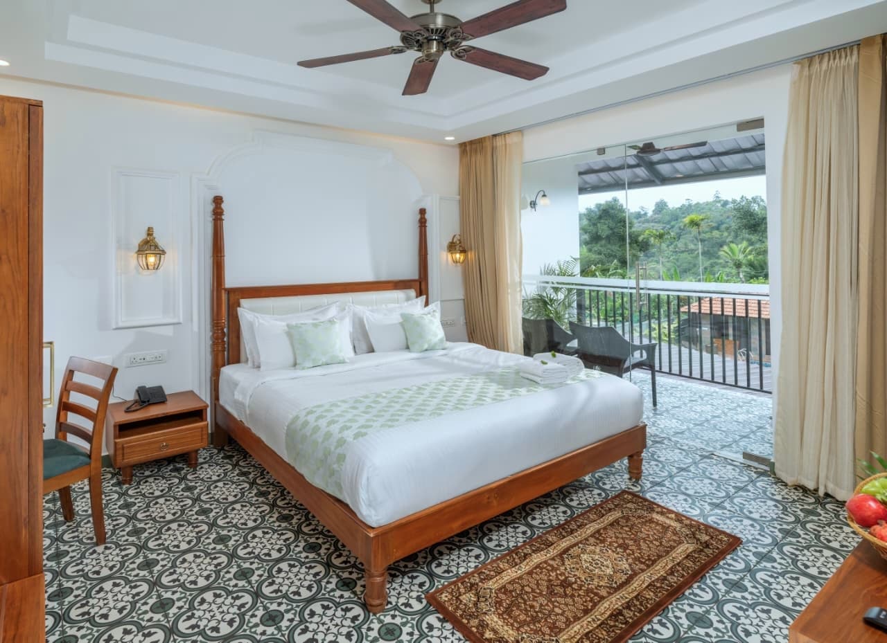 Elite Pool View Jacuzzi Room with Breakfast - Image 1