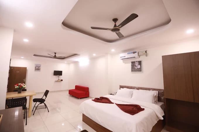 Deluxe AC - Room With Breakfast - Image 1