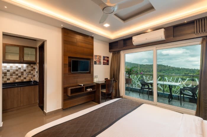 Super Deluxe Room with Breakfast - Image 1