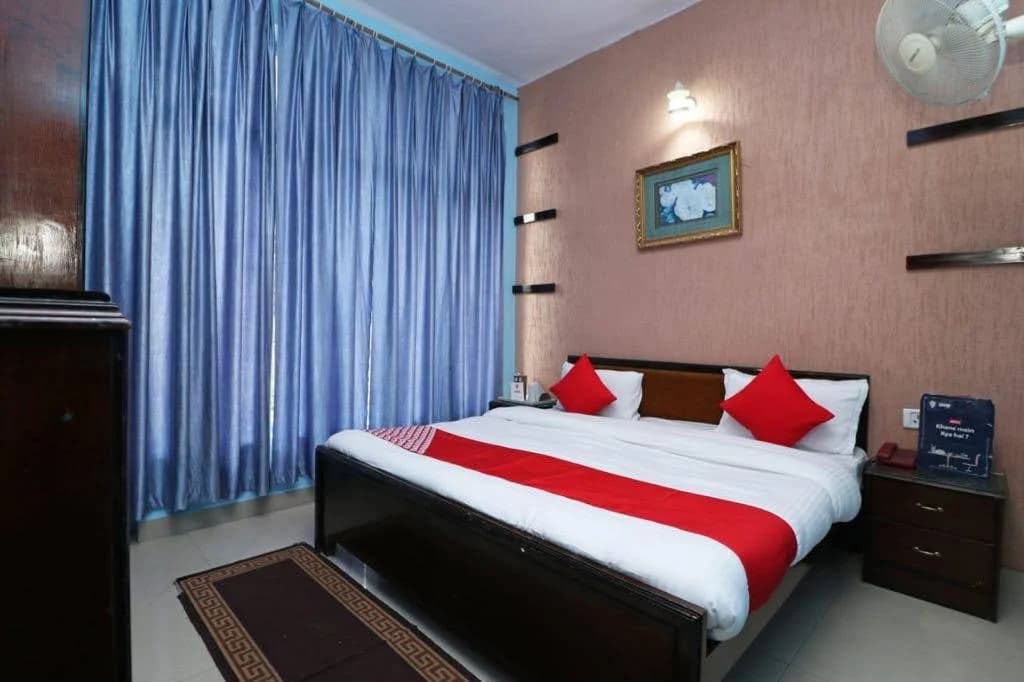 Deluxe Room - Image 1