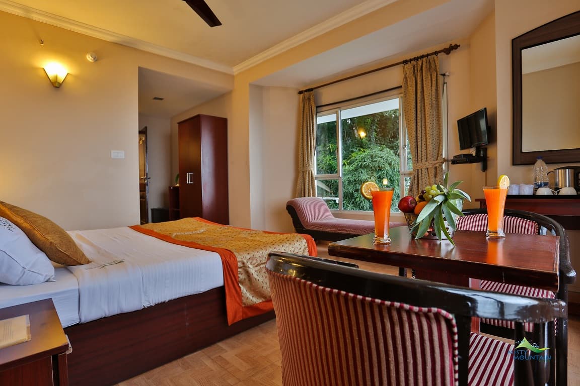 Valley View Deluxe Room with Breakfast - Image 1