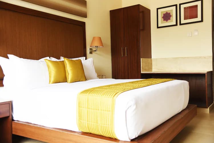 Superior Double Bed Room with Breakfast - Image 1