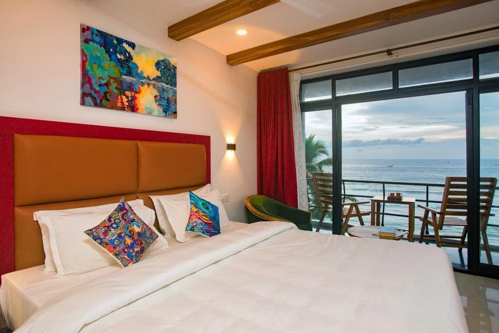 Deluxe Sea View Room with Breakfast - Image 1