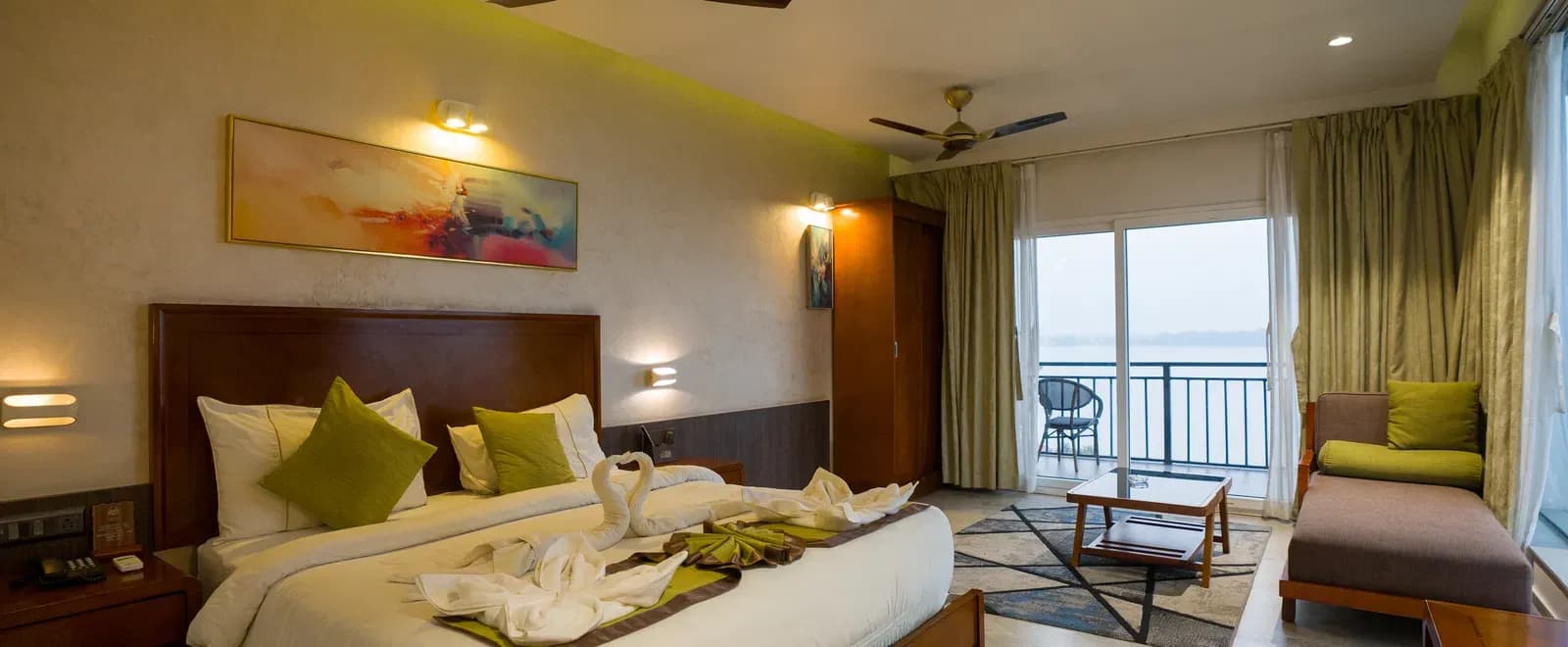 Premium Room with Breakfast - Image 1