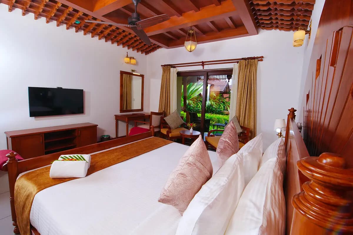 Deluxe Room with Breakfast - Image 1
