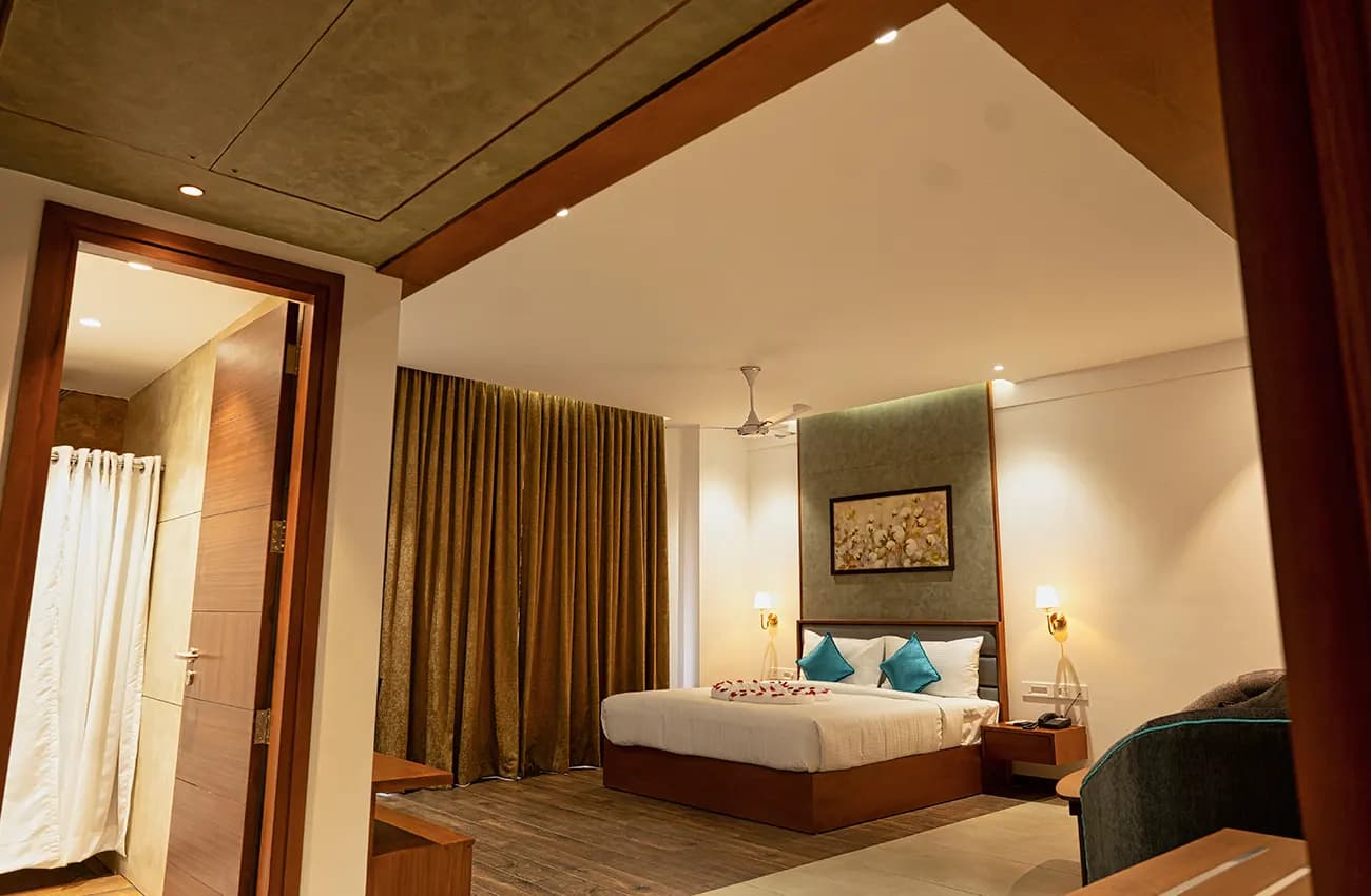 Suite Room with Breakfast - Image 1