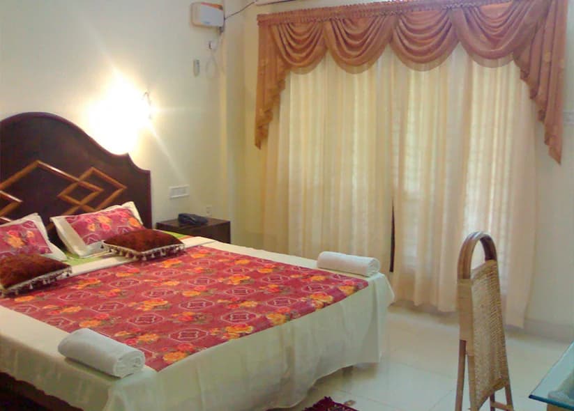 Deluxe Room with Breakfast - Image 1