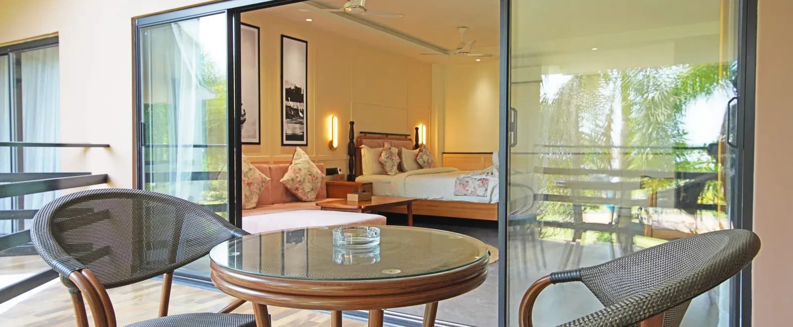 Premium Room with Breakfast - Image 1