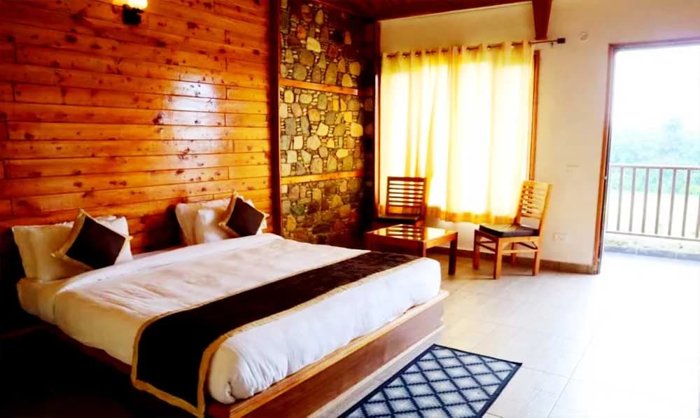 Executive Club Room - Image 1
