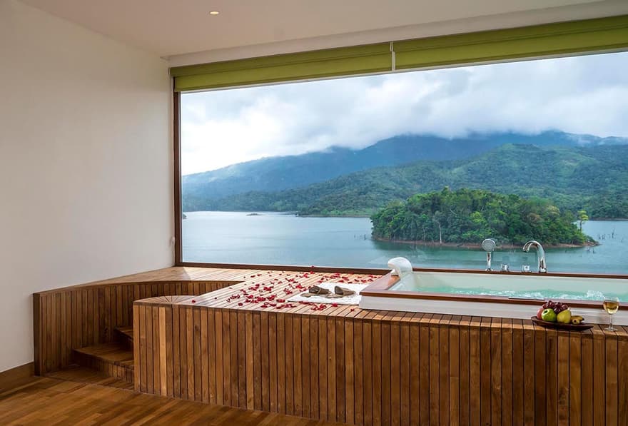 LUXURY Jacuzzi Villa -Room With Breakfast - Image 1