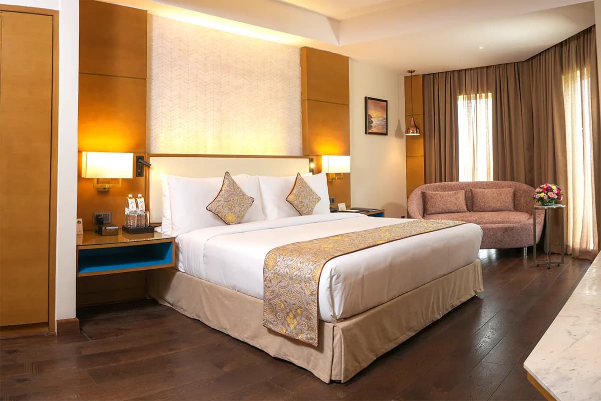 Grand Suite Room with Breakfast - Image 1