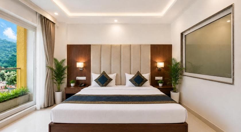 Deluxe Room with Balcony - Image 1