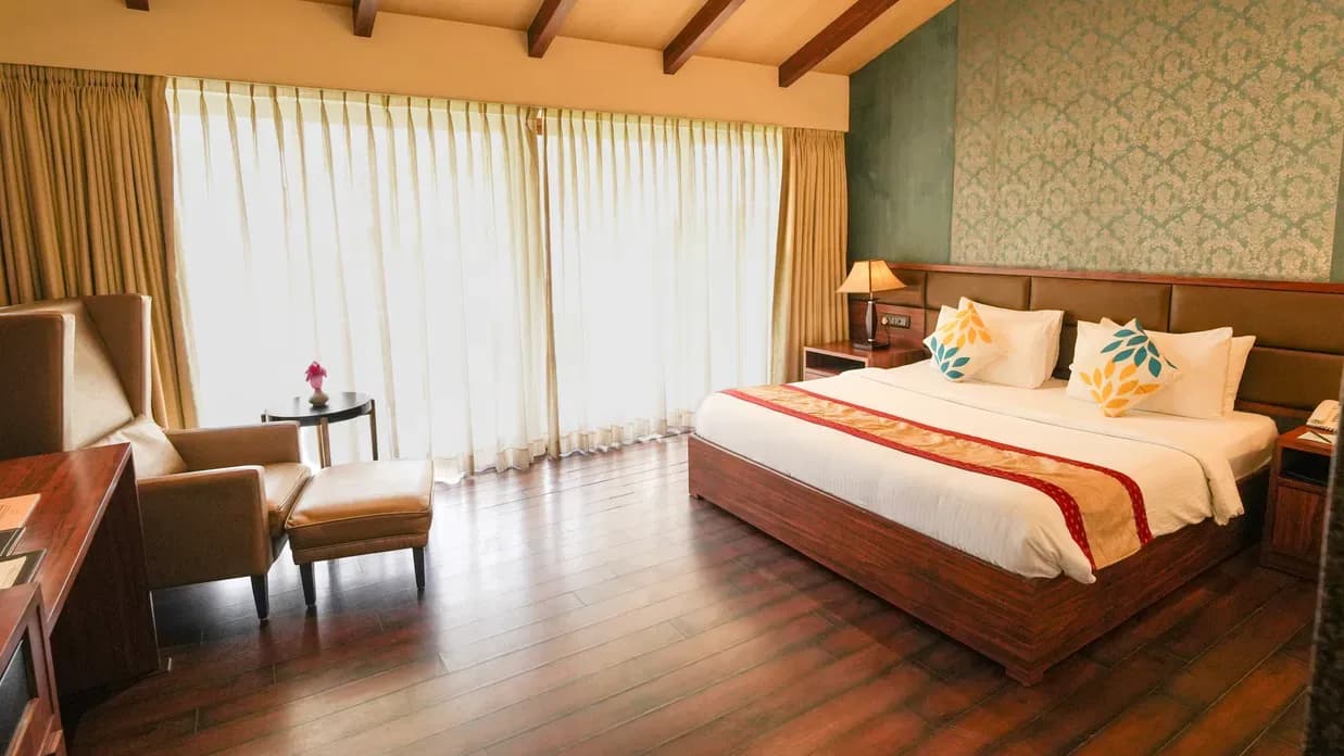 Club Room with breakfast - Image 1