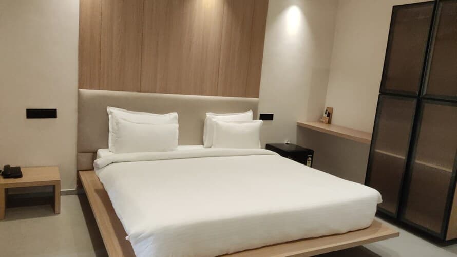 Cozy Corner Room with Breakfast - Image 1
