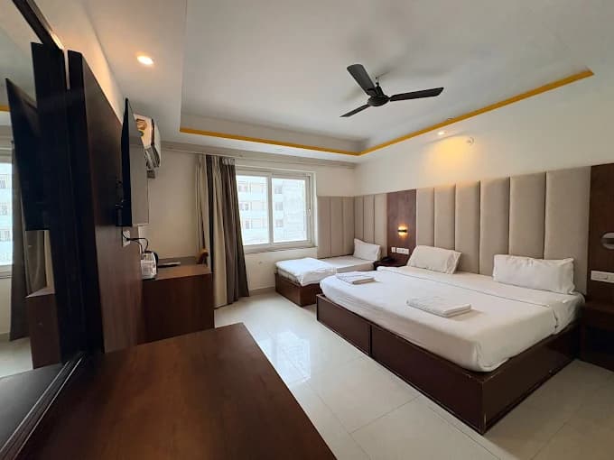 Deluxe Room Window View (Triple bed) - Image 1
