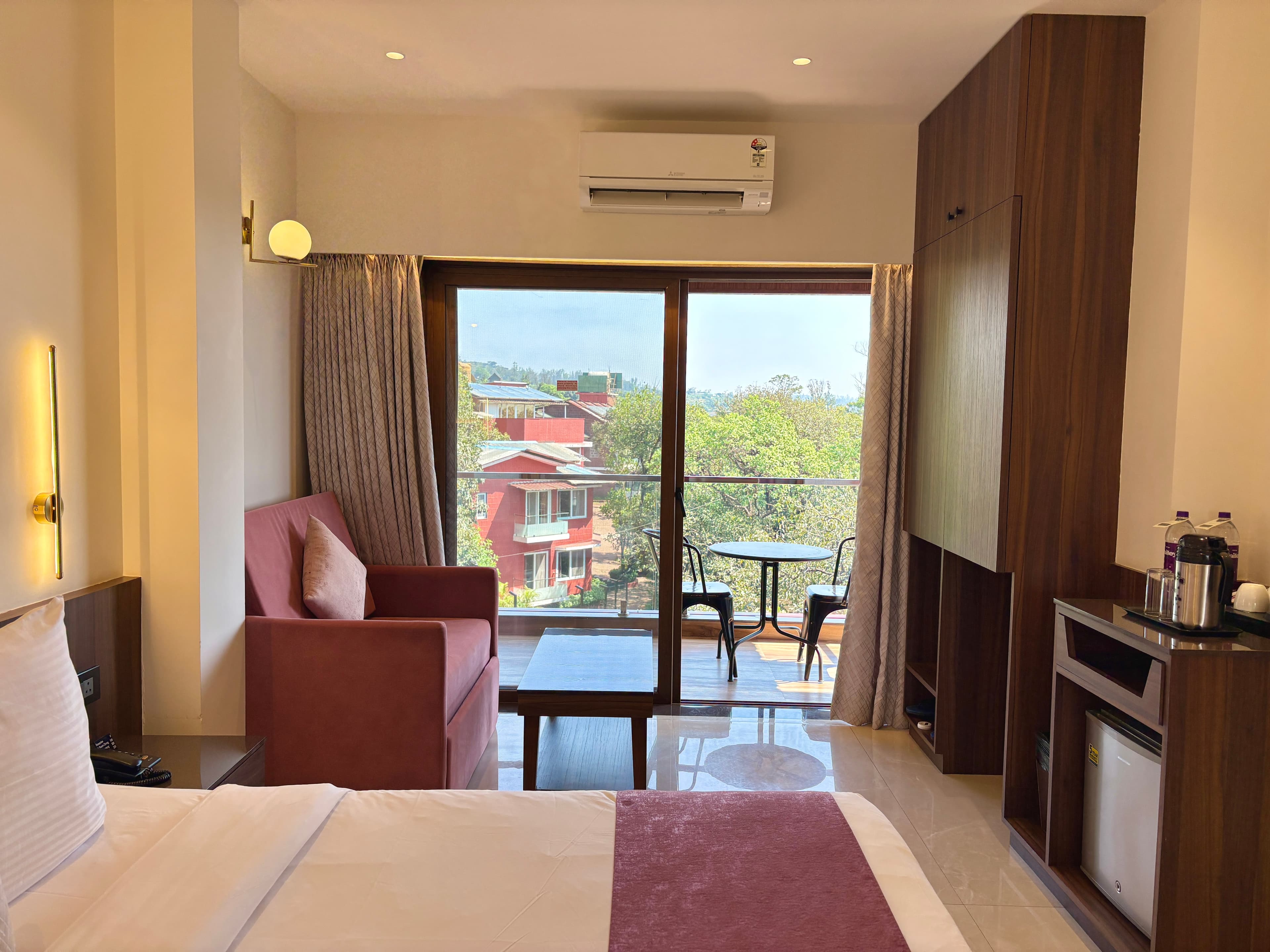 Orchid Deluxe Room with Breakfast - Image 1