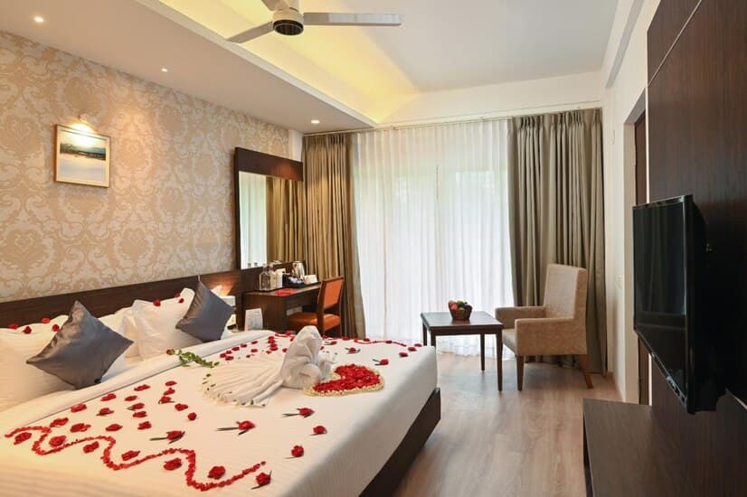 Golden Honeymoon Suite with Balcony Non-AC Room with Breakfast - Image 1
