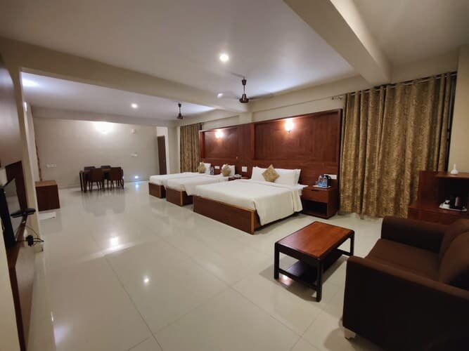 Deluxe Family Room with Breakfast - Image 1