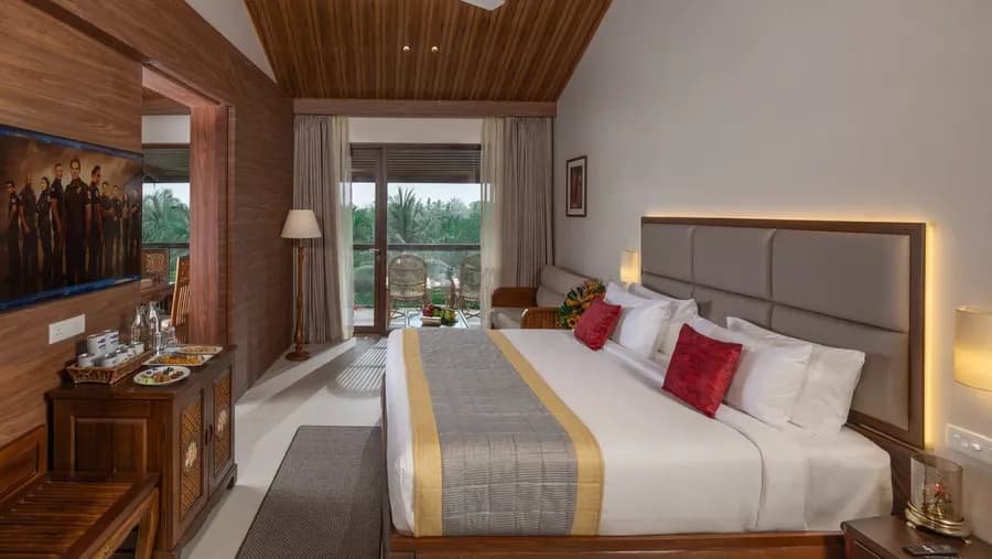 Raja Ravi Varma Suite Room with Breakfast - Image 1