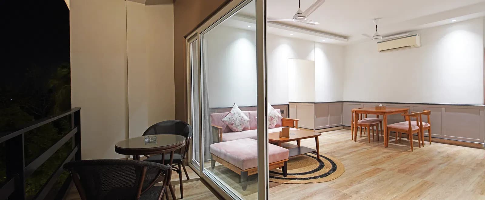 Suite Room with Breakfast - Image 1